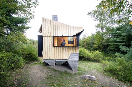 Una cabina impresa en 3D con hormigón y madera reciclada