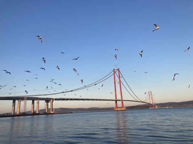 Turquía inaugura el puente Çanakkale de 1915 con ayuda internacional 