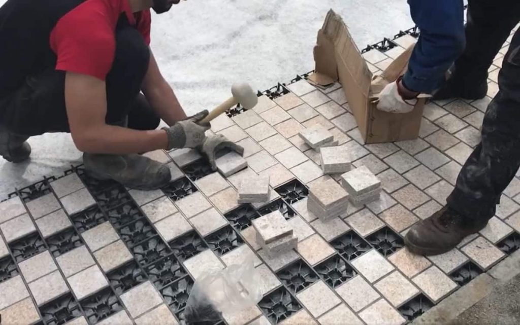 Adoquines para pavimentar sus terrazas sin juntas ni cemento, como si montaras un LEGO