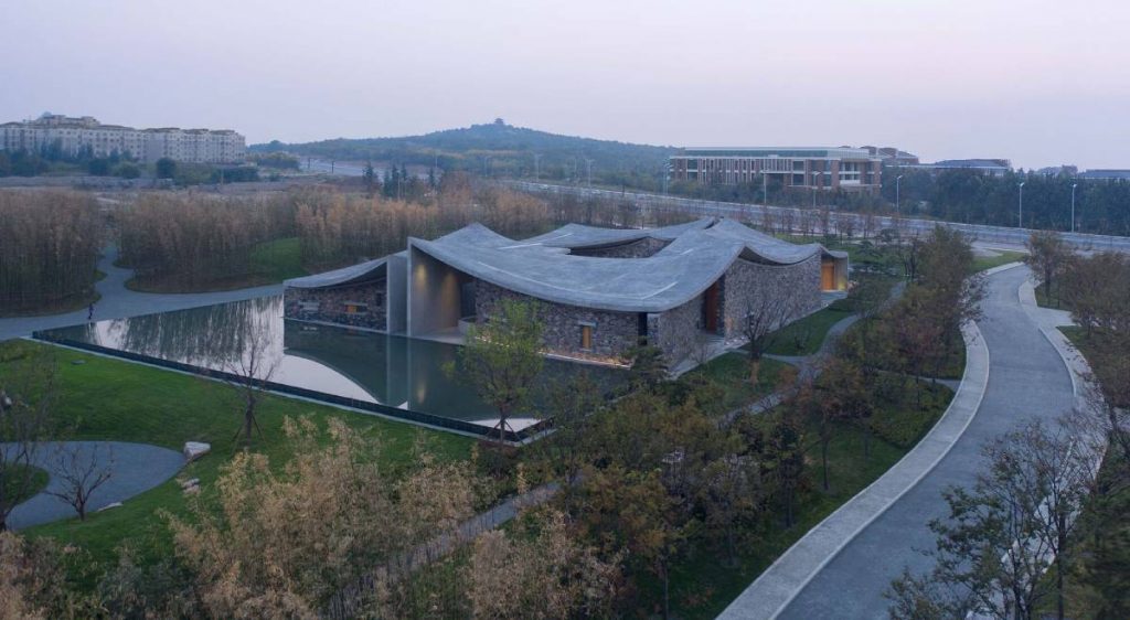 Centro de arte OCT: Techos de hormigón que celebran a la arquitectura tradicional china