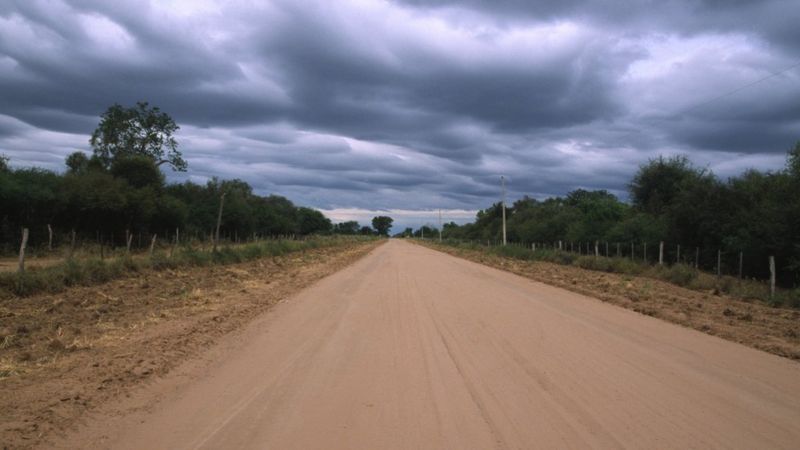 Qué dicen en Paraguay de la construcción de la megacarretera que unirá dos océanos a través de su infierno verde