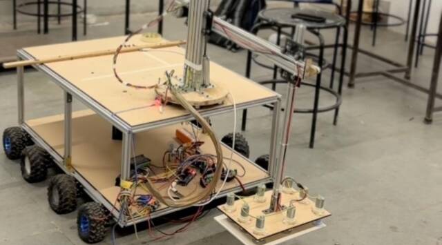 Estudiantes de la Universidad CEPT de la India, construyen 11 robots para mejorar la eficiencia de la industria de la construcción
