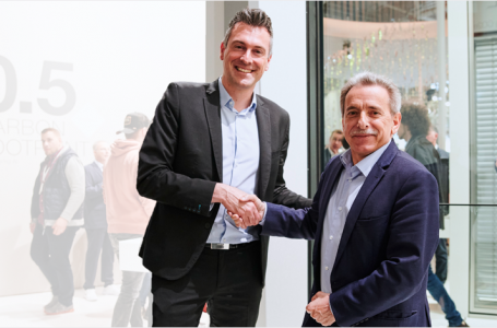 Bruno Mauvernay, director de la Unidad de Fachadas de Vidrio de Saint-Gobain Glass, y Henri Gomez, vicepresidente de Hydro Building Systems.
