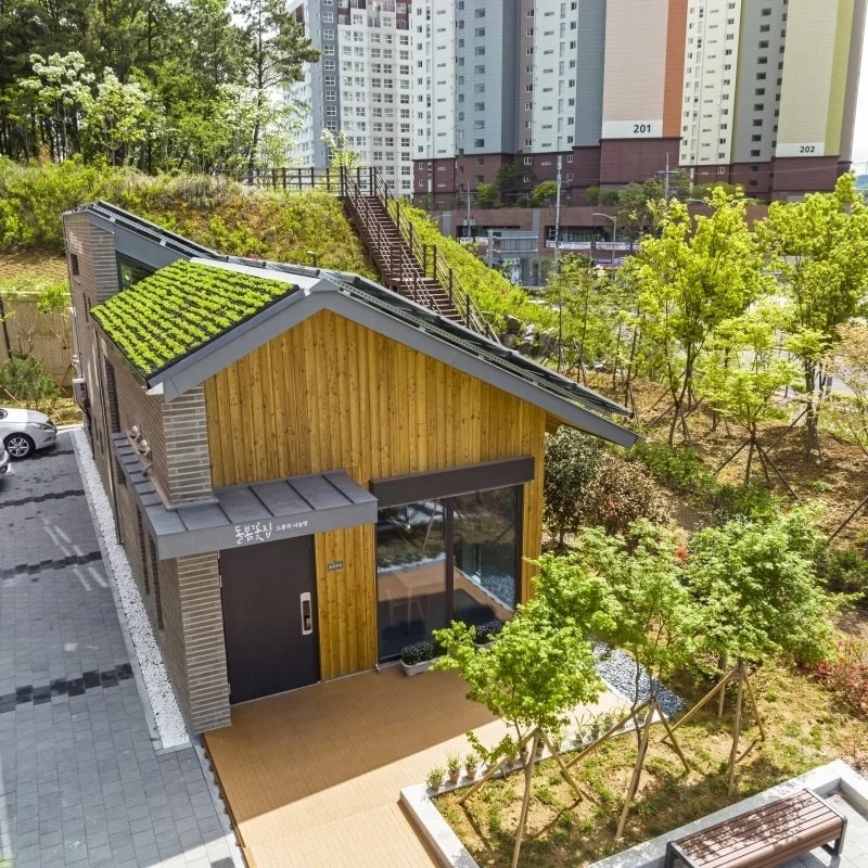 El material de cubierta CXP servirá de vía ecológica hacia un edificio con emisiones netas de carbono cero