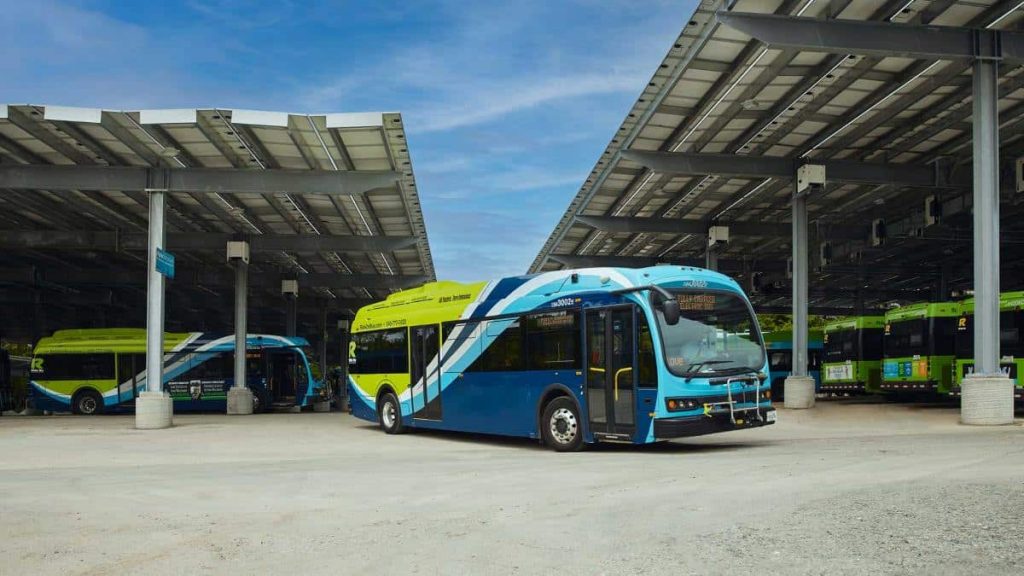 Las estaciones de autobuses del futuro han llegado, generan su propio combustible limpio para abastecer su flota de vehículos