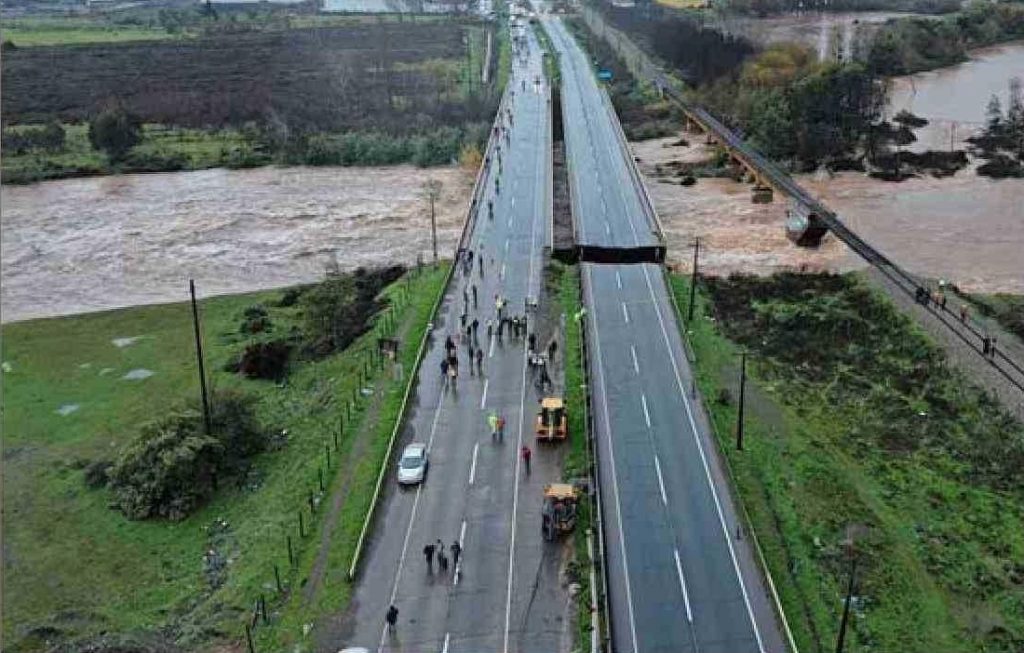 Al menos 30 puentes se vieron afectados por las lluvias y 20 tienen daños estructurales