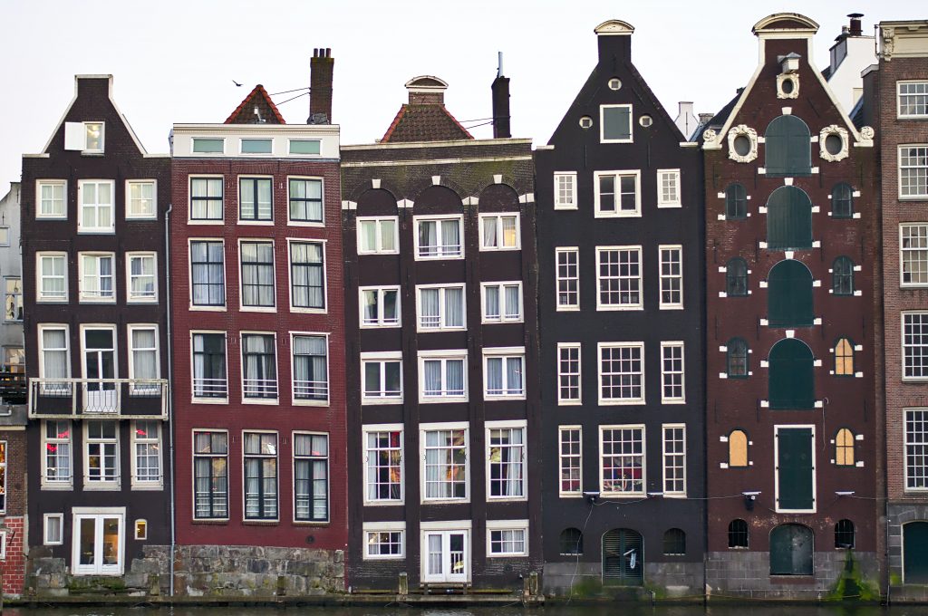 Ámsterdam está de fiesta Celebra 1 millón de paneles solares instalados! Así lo han conseguido