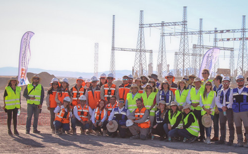 Autoridades visitan la planta fotovoltaica en construcción más grande de Chile y analizan desafíos sociales de la industria energética