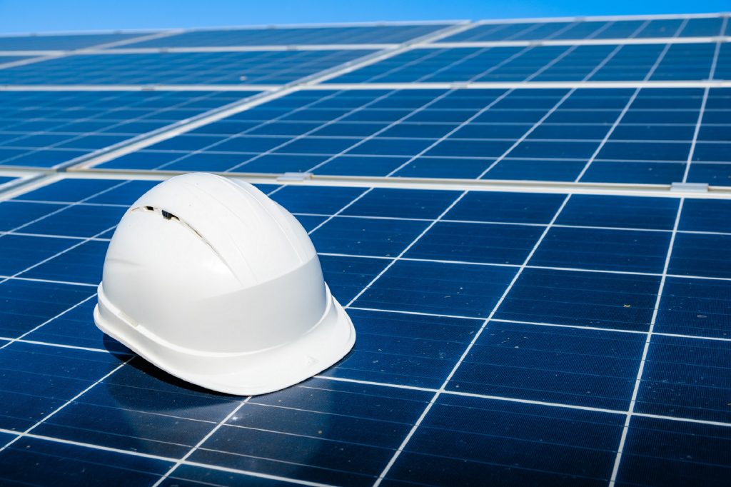 Comienza construcción de megacentral fotovoltaica en suroeste de China