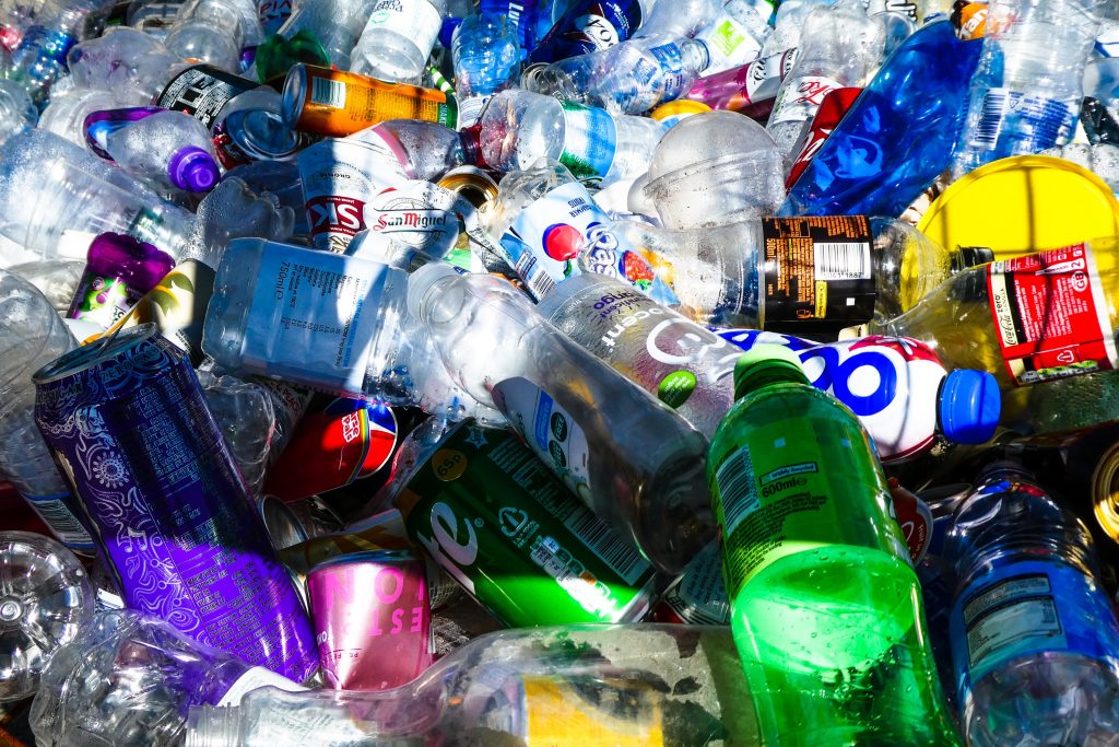 Reciclaje Químico Deshacer los plásticos para reutilizarlos de forma sostenibles