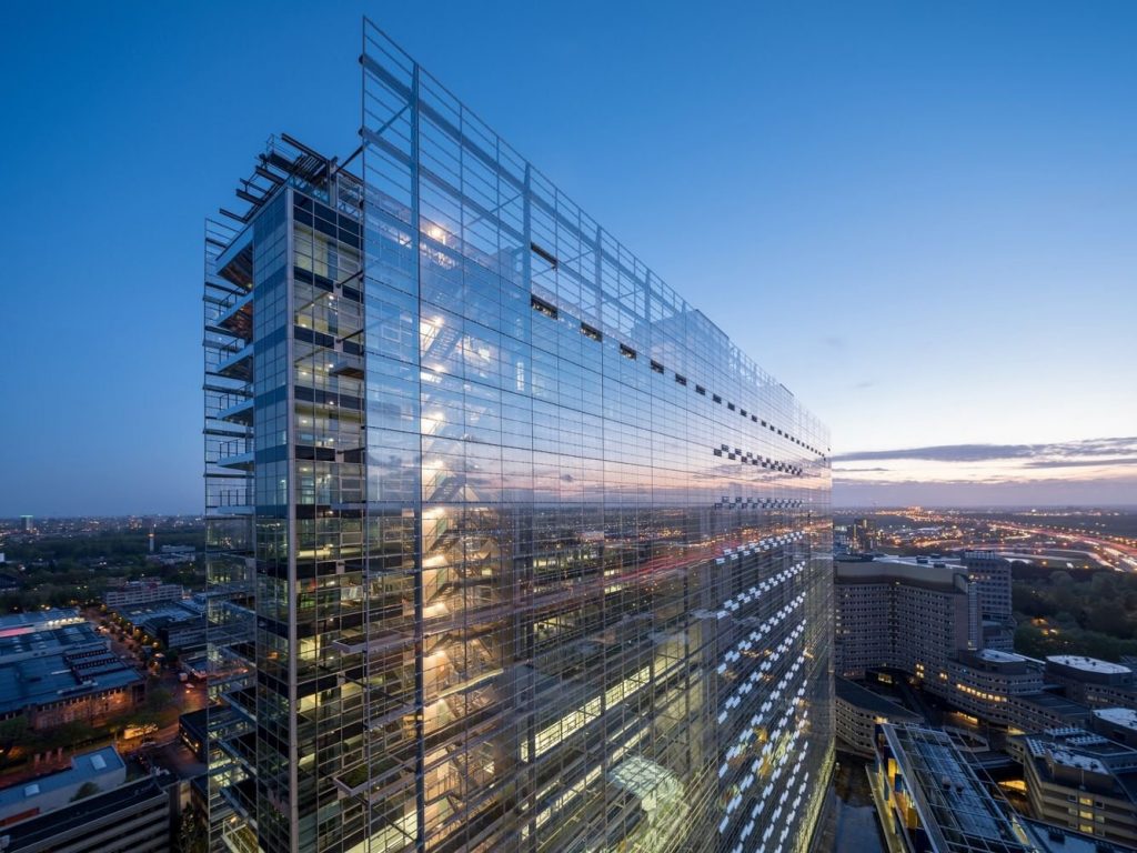 Vidrio y concreto de bajas emisiones de carbono Soluciones de fachada que mejoran la arquitectura Net Zero
