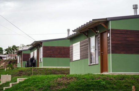 Viviendas sociales de madera en Rivera, frontera norte de Uruguay con Brasil.
Foto: MEVIR