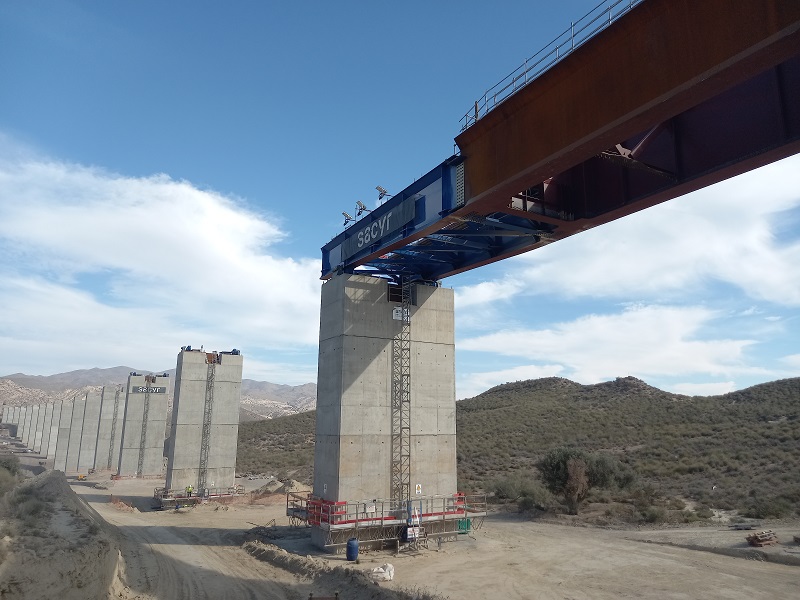 Precisión milimétrica para construir los 906 metros del viaducto de Los Feos